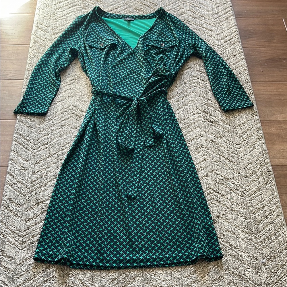 Elegant Green Patterned Wrap Dress